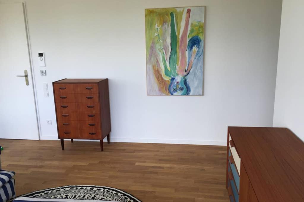 2 Bedroom Mauerpark-Apartment, Berlin Mitte View Calendar エクステリア 写真