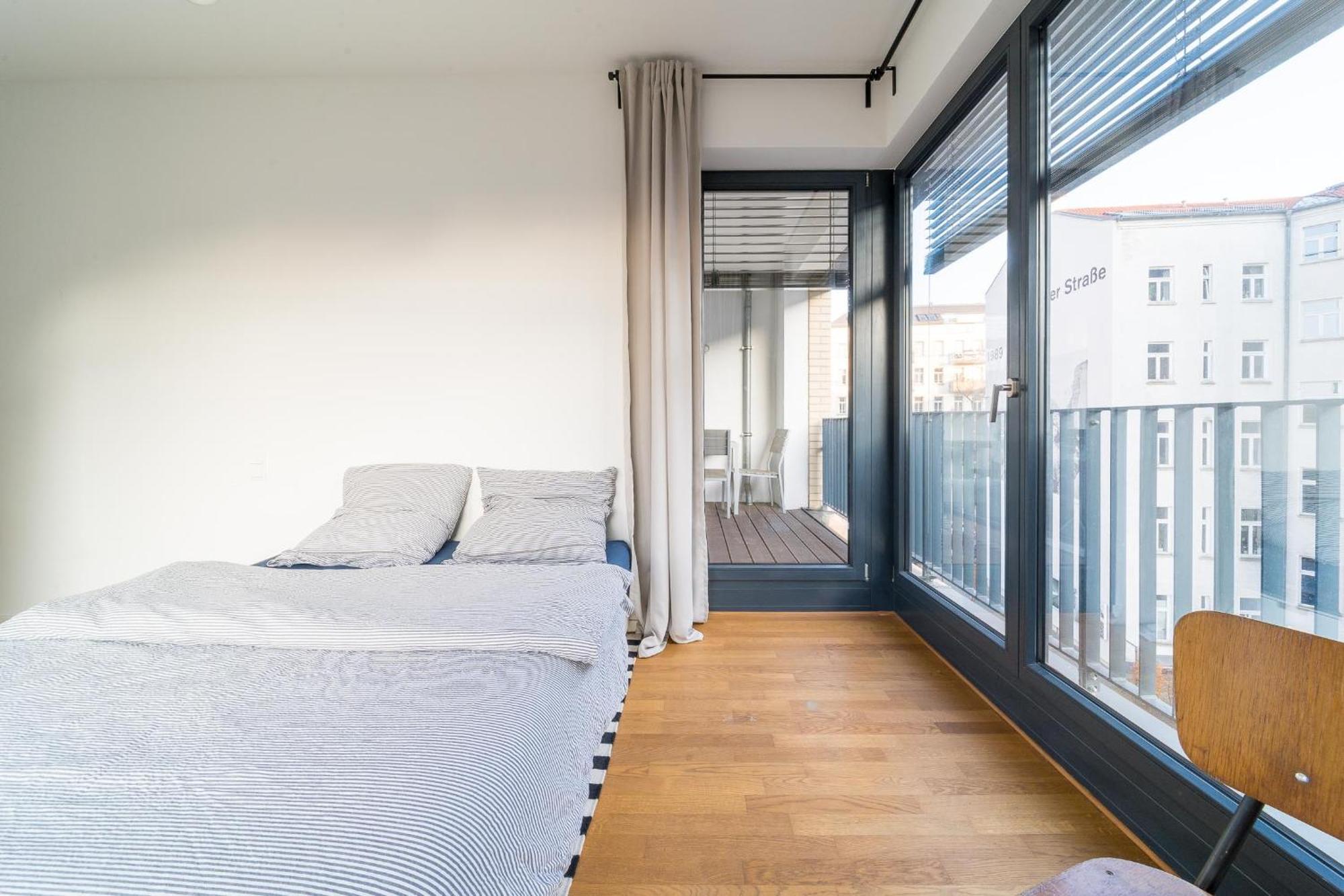 2 Bedroom Mauerpark-Apartment, Berlin Mitte View Calendar エクステリア 写真